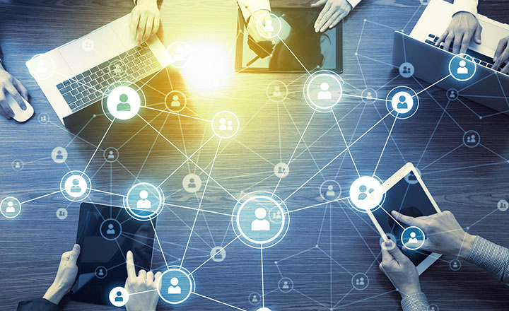 The role of energy communities in the transition to smart and sustainable cities